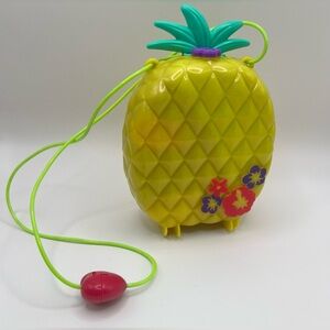 Polly Pockets-Pineapple Kids Crossbody- Yellow and Green, two‎ figures included